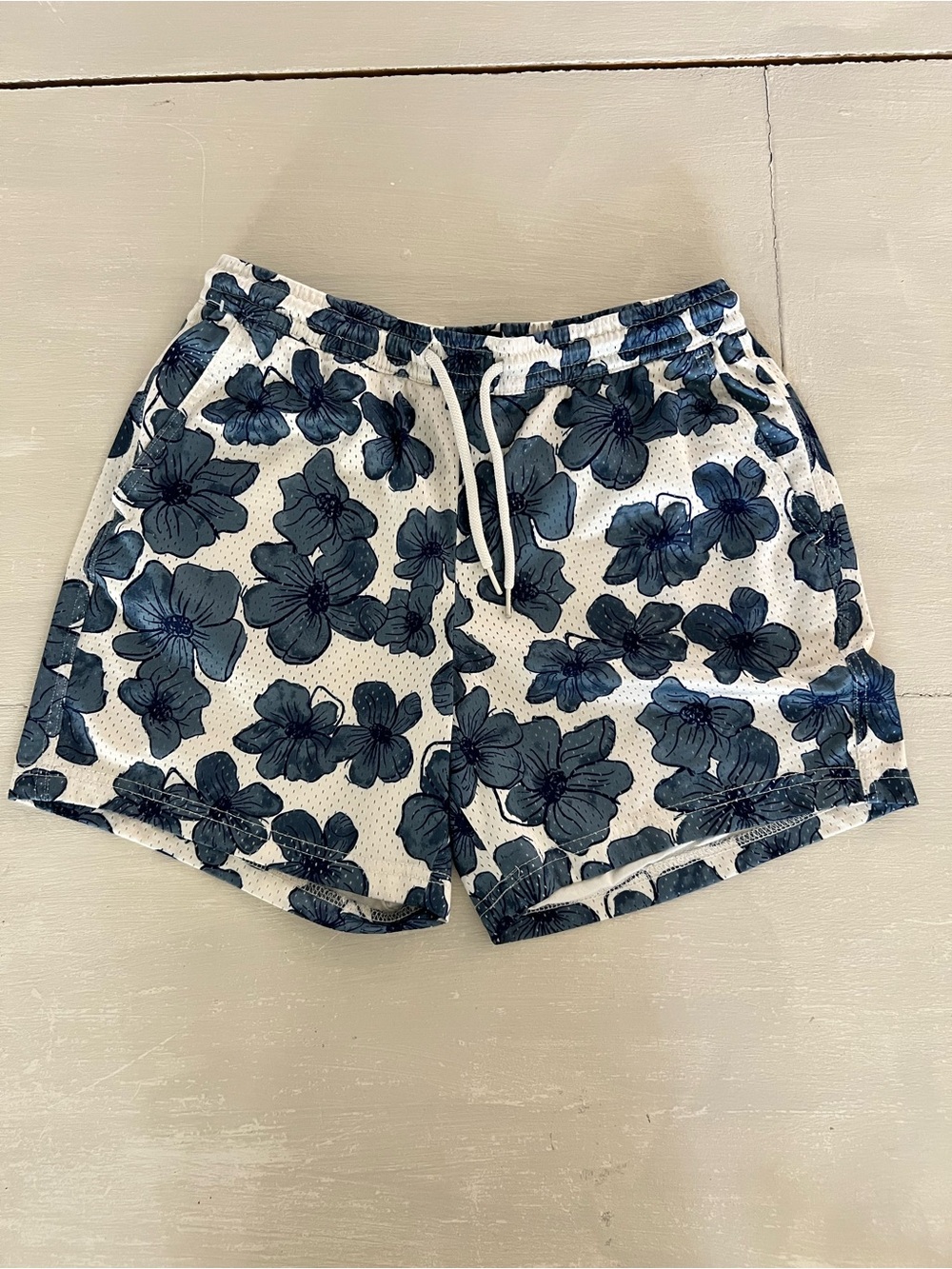 RSG Men’s Medium Floral Mesh Shorts Blue White Hawaiian Print
